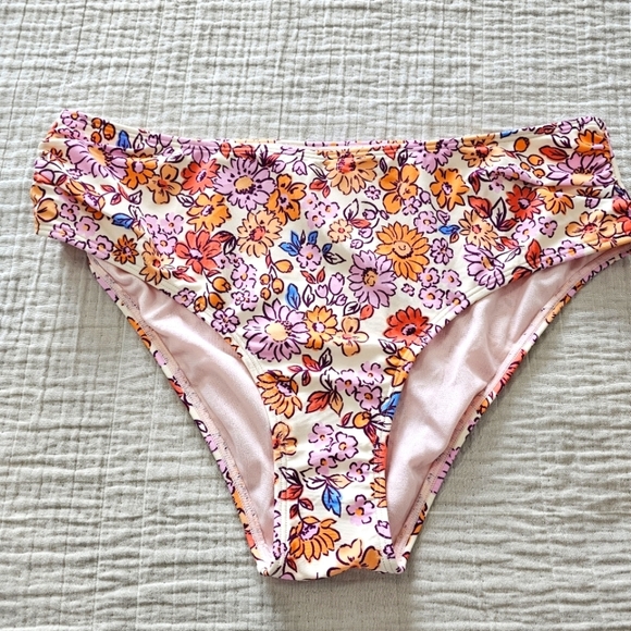 Cupshe Arty Petals Shirred Lace Back Bralette Mid Rise Bikini Set Sz Large NWTS - Picture 7 of 16